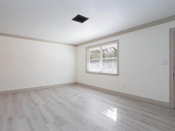 5th image of 535 32nd Ave N APT 4