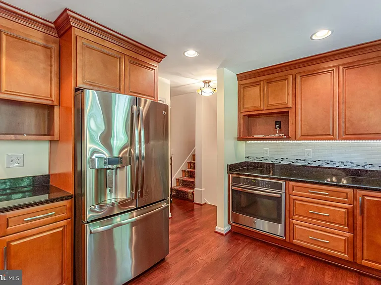 519 Woodland Ct NW — Photo 9