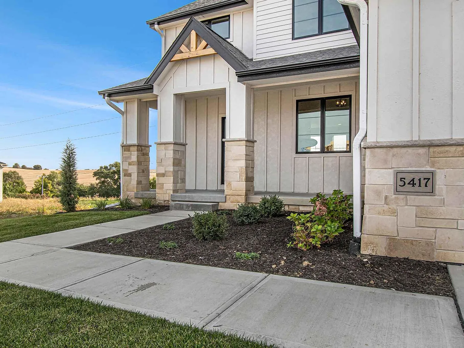5 bed, 2962 sqft, $3,800 — Photo 2