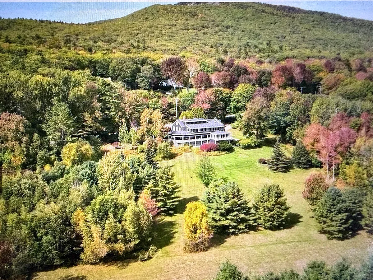 7 bed, 4900 sqft, $9,900 — Photo 4