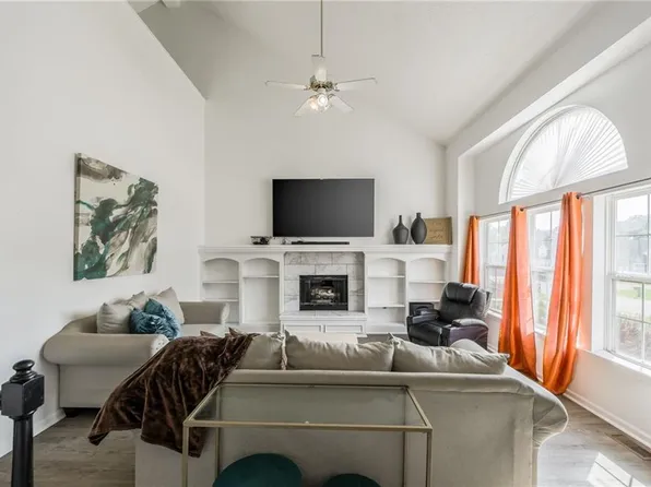 12317 Crystal Ave, Grandview, MO 64030