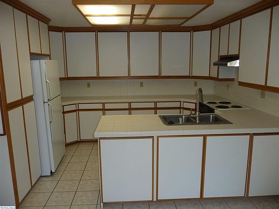 3rd image of 2342 Camas Ave
