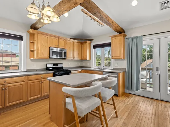 521 Washington St APT 3, Abington, MA 02351