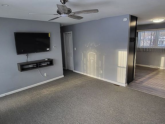 4th image of 813 Deerfield Dr E