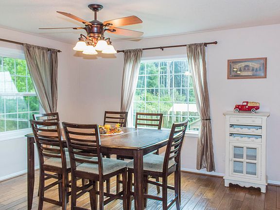 4th image of 450 NE 70th Pl