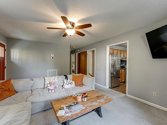 5th image of 402 Fleetwood Dr