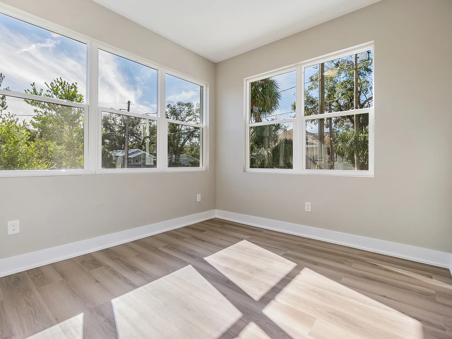 2 bed, 900 sqft, $2,350 — Photo 2