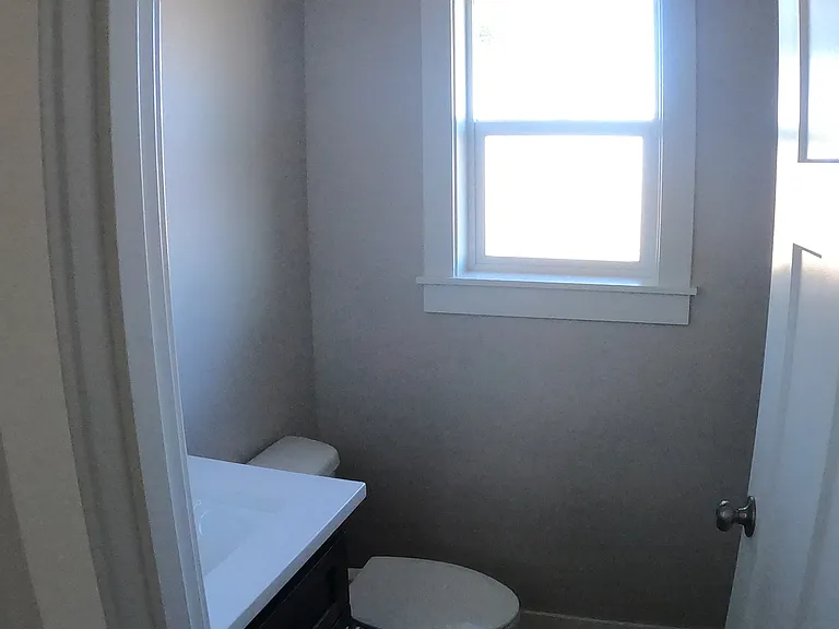 1792 SE Jonathan Ave — Photo 2