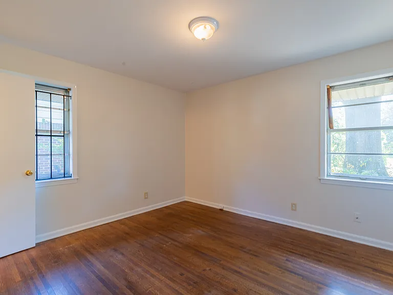 1539 Eason Ave — Photo 11