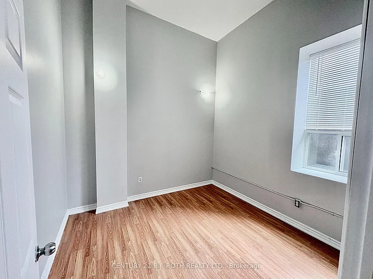 19 Dunlop St W #205 — Photo 8