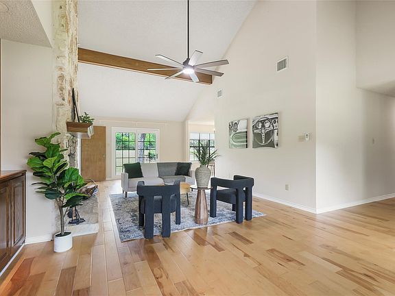 5th image of 402 Post Oak Ln