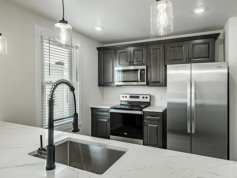 324-326 Darby Rd #2L — Photo 3