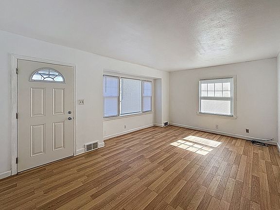 4th image of 14 Blackhawk Hills Ct