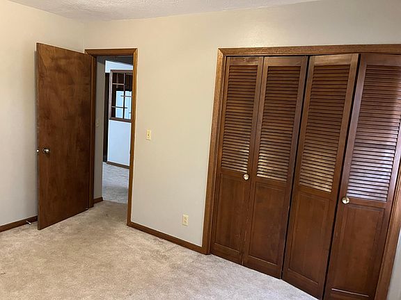 2nd image of 909 S Mulberry St #909