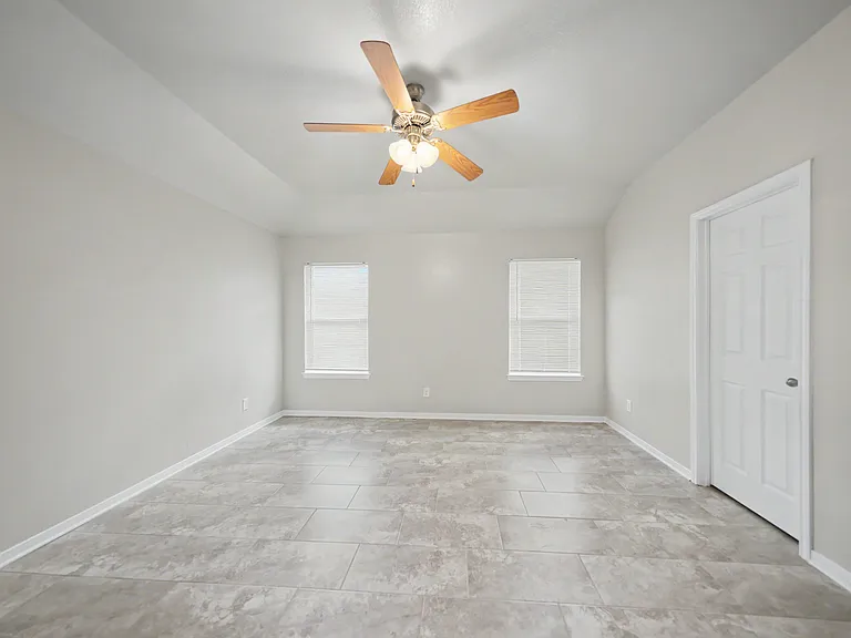 2701 Tarrant County Dr — Photo 15