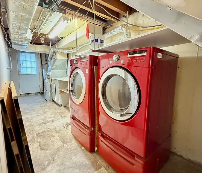 1074 N Academy Ave — Photo 40