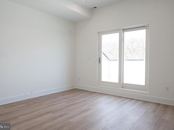 4th image of 2105 M St NE #12