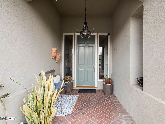 4th image of 561 Ravensbury St