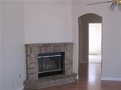 589 Alden Way — Photo 4