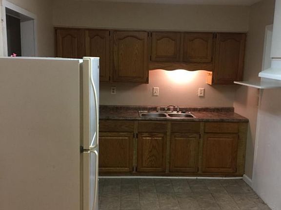 3rd image of 124 Melwood St #1