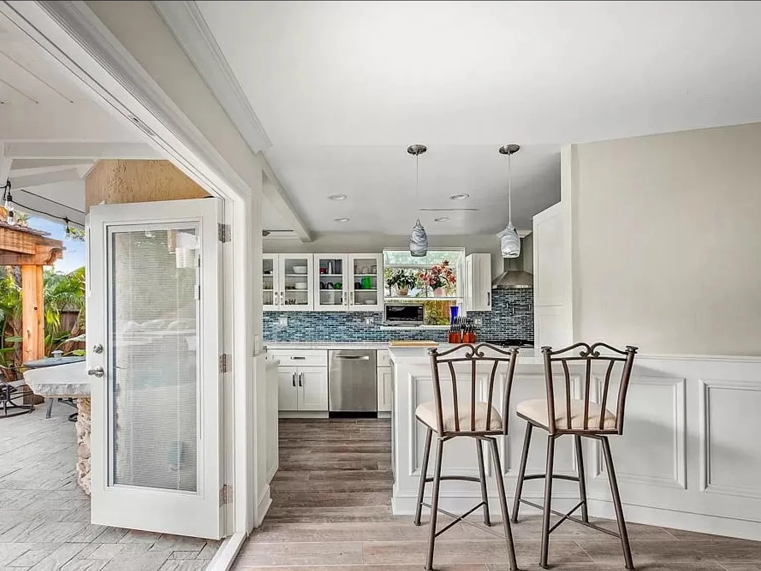 4 bed, 1751 sqft, $8,999 — Photo 2