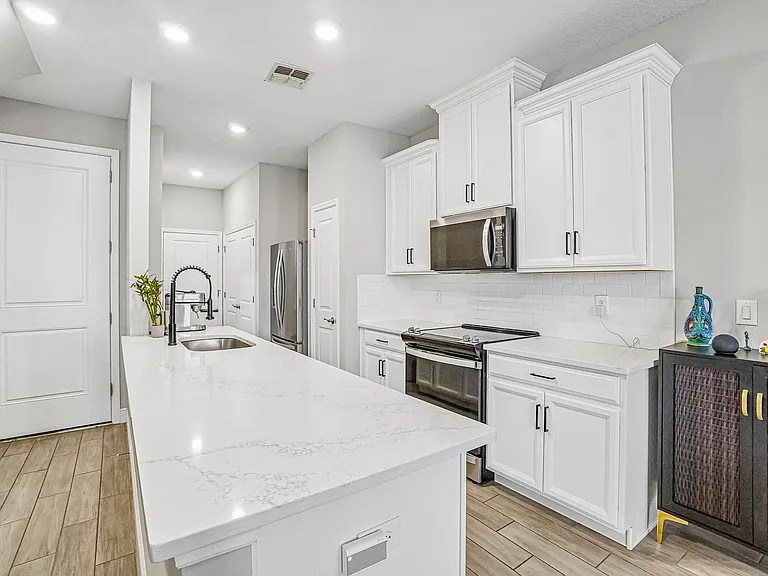 5282 Neil Dr — Photo 9