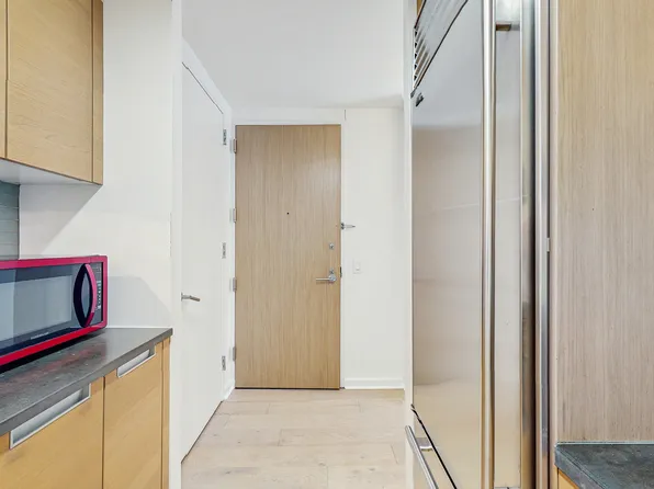 310 West 52nd Street image 8 of 25