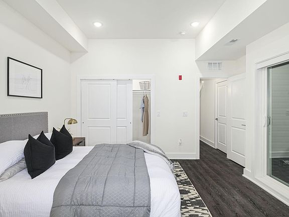 3rd image of 978 N 8th St #7