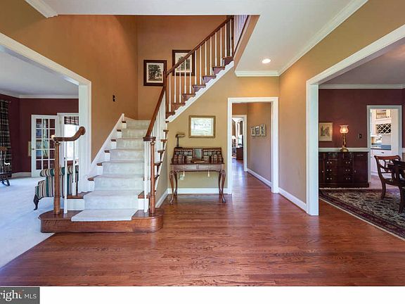 2nd image of 3 Lauren Ln