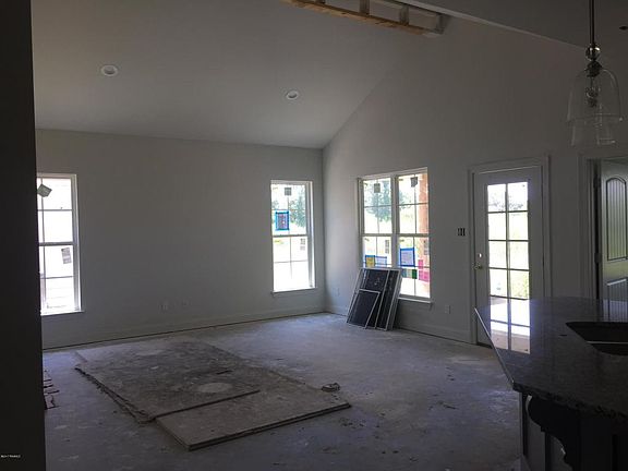 3rd image of 319 Benedict Dr