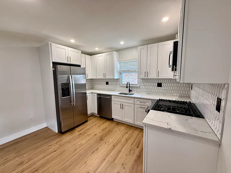 38 Cottage Pl #2 — Photo 10