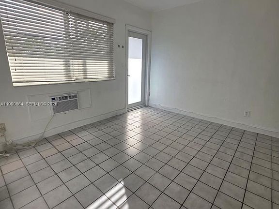 5th image of 7155 Rue Notre Dame APT 9