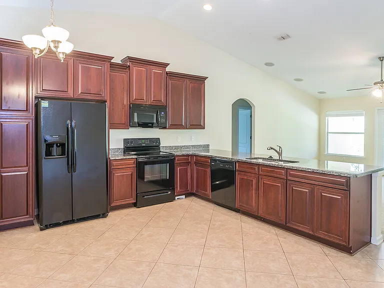 4143 Sherman Hills Pkwy W — Photo 4