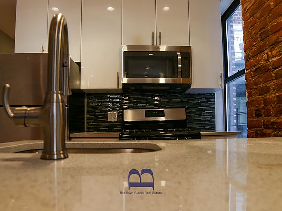 2nd image of 558 Parkside Ave APT A4