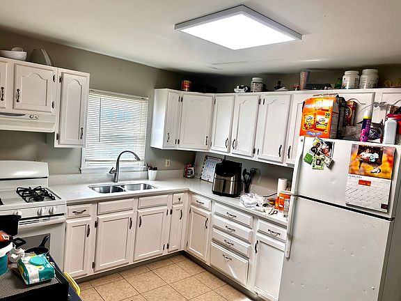 3rd image of 411 N Harrison Ave