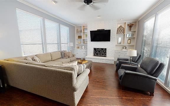 3rd image of 1630 Banbury Ln