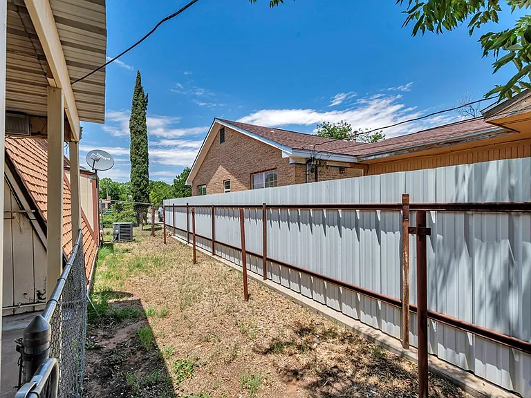 1707 College Ave — Photo 40