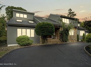 20 Cormorant Dr, Middletown, NJ 07748