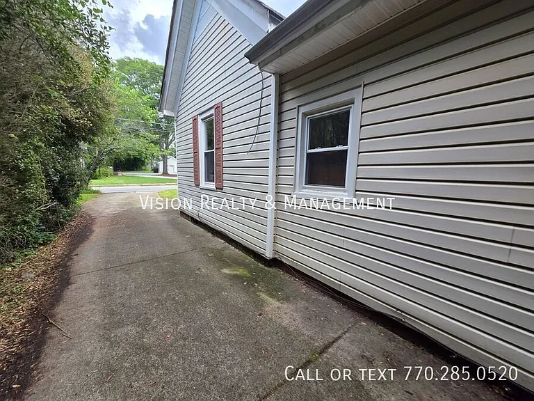 210 Stewart St — Photo 3