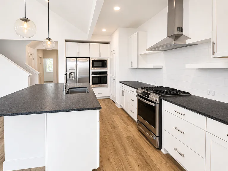 1818 Bachman Ln — Photo 4