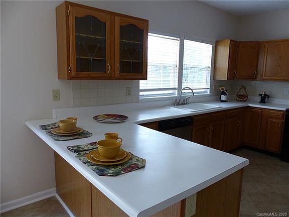 4th image of 307 Halliwell St