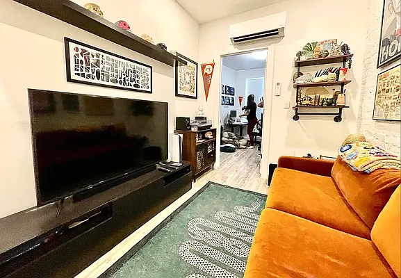 Rented by Pear NYC LLC | media 9