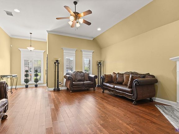 4th image of 39060 Balmoral Dr