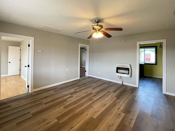 2nd image of 622 W Avenue B