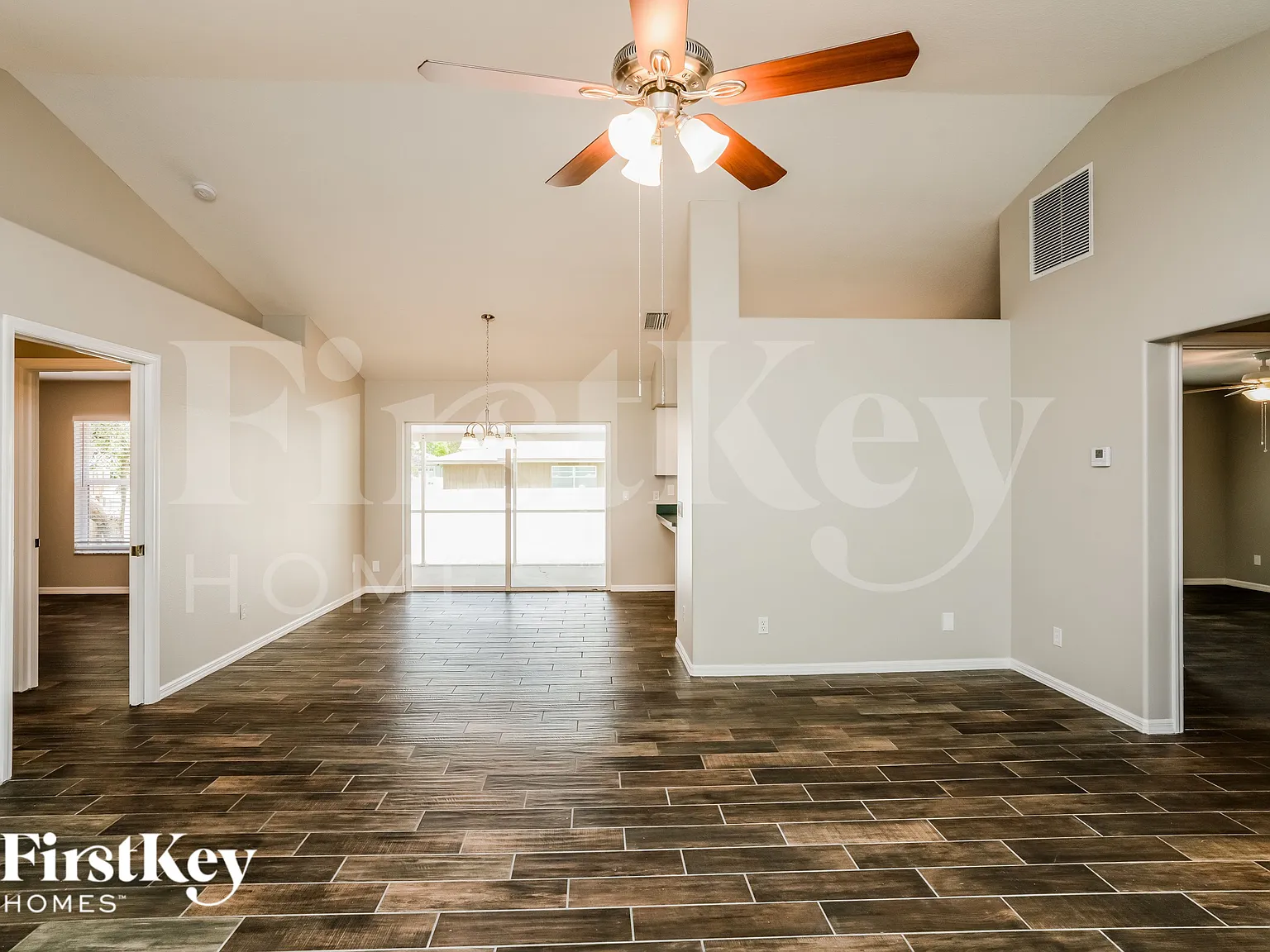 3 bed, 2.0 bath, 1410 sqft, $2,325 — Photo 2