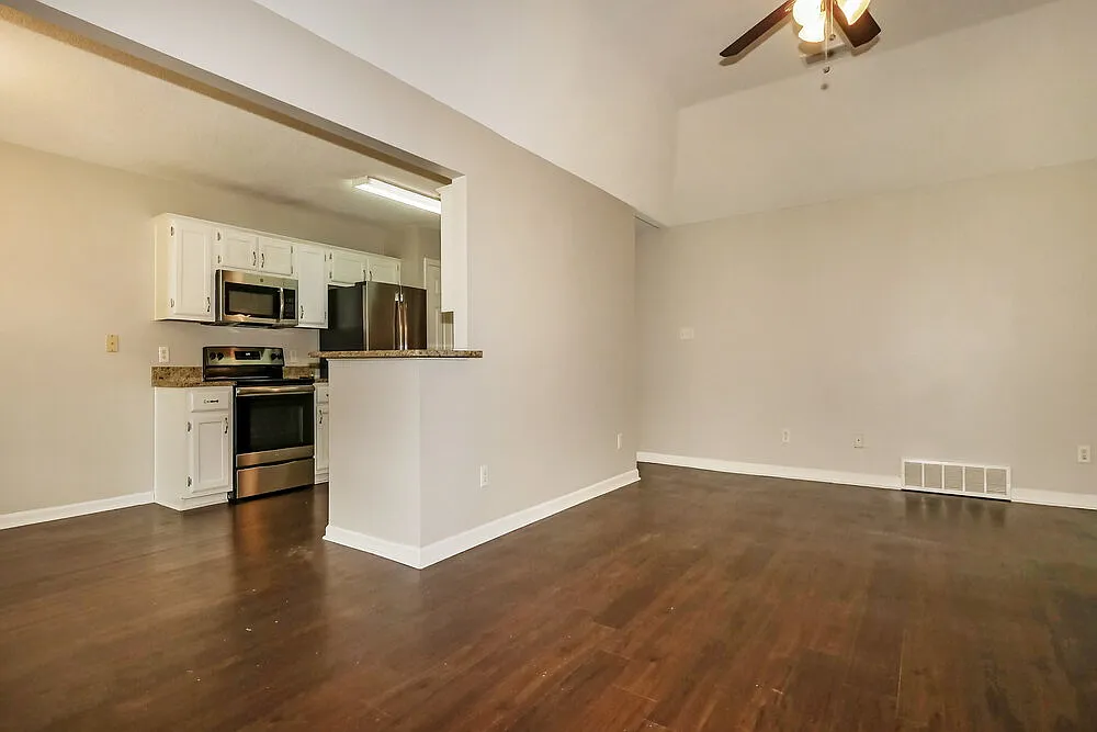 3 bed, 2.0 bath, 1500 sqft, $1,750 — Photo 4
