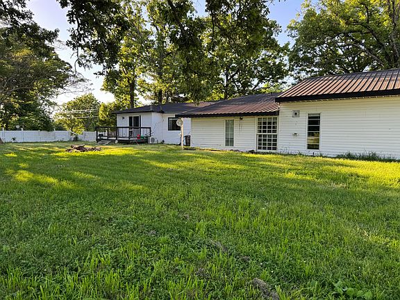 4th image of 17909 Locust Road