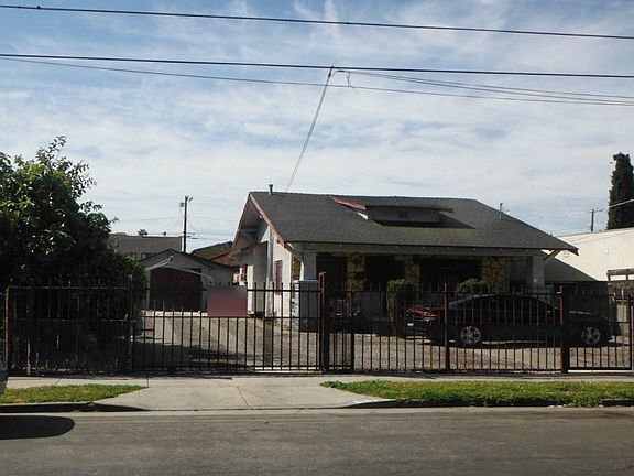 3rd image of 842 W 82nd St