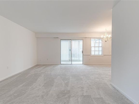 5th image of 19 Meadow Lark Ln #19