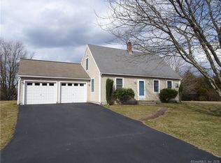 5 Windward Ln, Ledyard, CT 06339